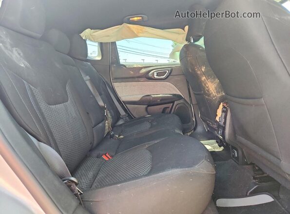 3C4NJDAN5RT135611 2024 JEEP COMPASS Silver Rear interior view