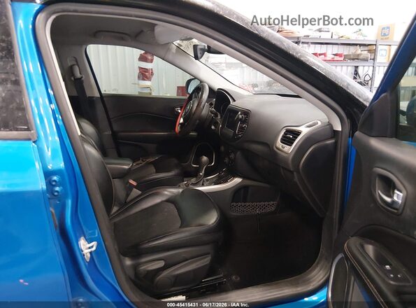 3C4NJDBB0JT191867 2018 JEEP COMPASS Blue Вид салону спереду