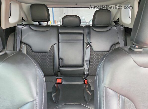 3C4NJDBB0JT246298 2018 JEEP COMPASS Charcoal Rear seats view