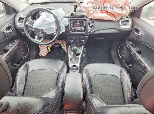 3C4NJDBB0JT400251 2018 JEEP COMPASS White 