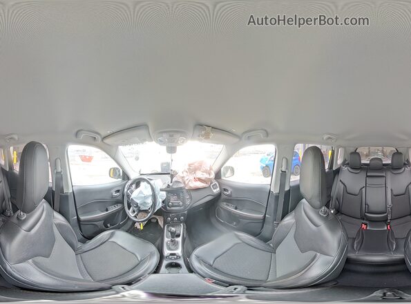 3C4NJDBB0JT400251 2018 JEEP COMPASS White 