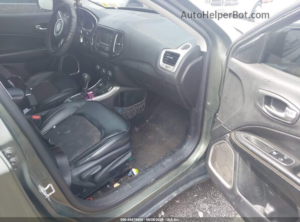 3C4NJDBB0JT402937 2018 JEEP COMPASS Green Front interior view
