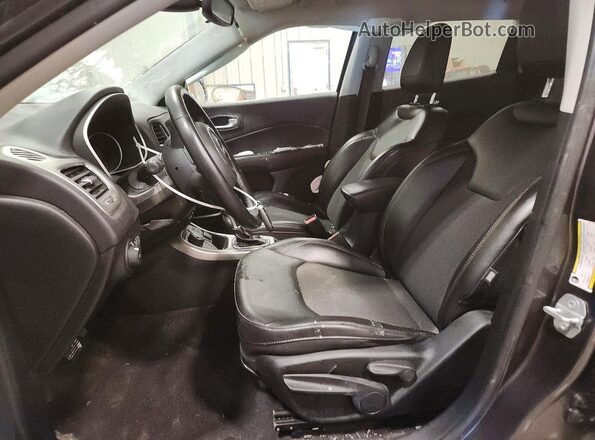 3C4NJDBB0KT724561 2019 JEEP COMPASS Gray Front interior view