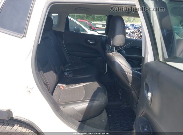 3C4NJDBB0KT807326 2019 JEEP COMPASS White VIN კოდის სტიკერის ხედი