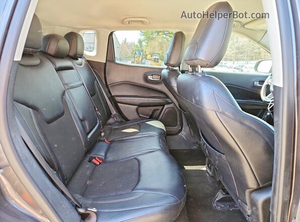 3C4NJDBB1HT674570 2017 JEEP COMPASS Gray Rear interior view