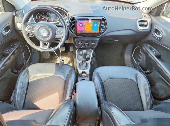 3C4NJDBB1HT674570 2017 JEEP COMPASS Gray Dashboard view