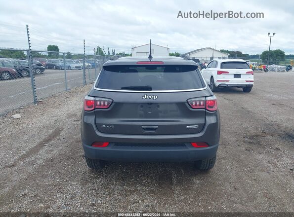 3C4NJDBB1JT185656 2018 JEEP COMPASS Gray 