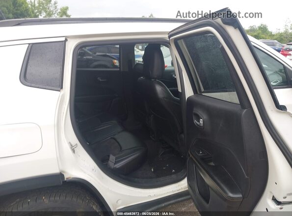 3C4NJDBB1JT207218 2018 JEEP COMPASS White Widok naklejki z numerem VIN