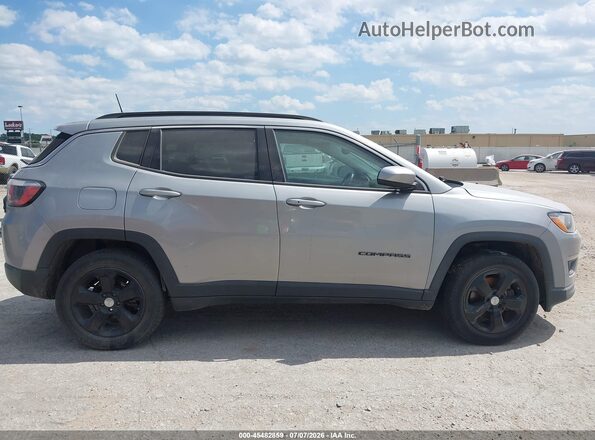 3C4NJDBB1KT767922 2019 JEEP COMPASS Silver Вид задньої частини салону