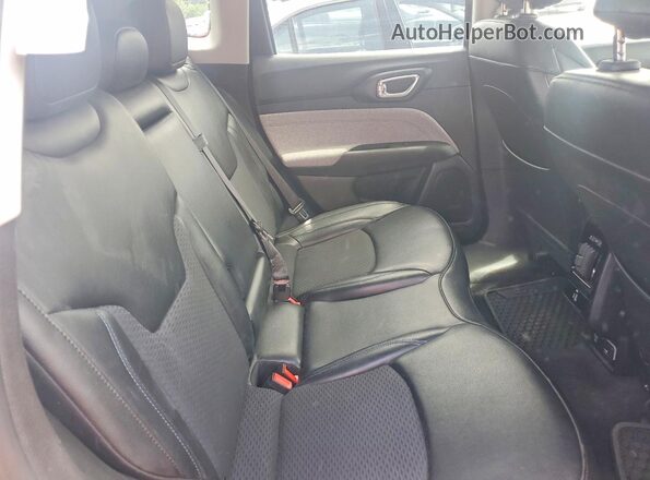 3C4NJDBB1NT232464 2022 JEEP COMPASS Black Вид задньої частини салону