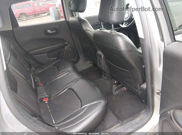 3C4NJDBB2JT142279 2018 JEEP COMPASS Silver VIN կոդի պիտակի տեսք