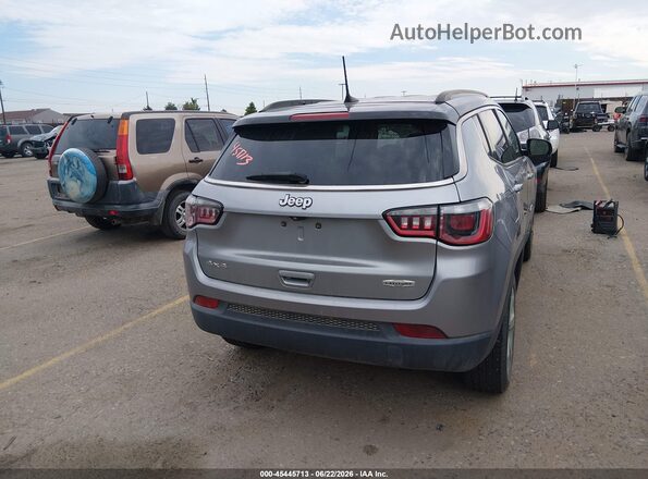 3C4NJDBB2JT142279 2018 JEEP COMPASS Silver 