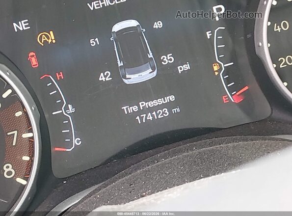 3C4NJDBB2JT142279 2018 JEEP COMPASS Silver 