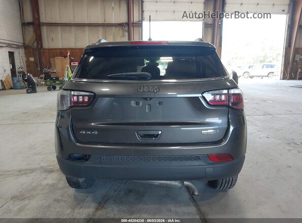 3C4NJDBB2JT255990 2018 JEEP COMPASS Gray 