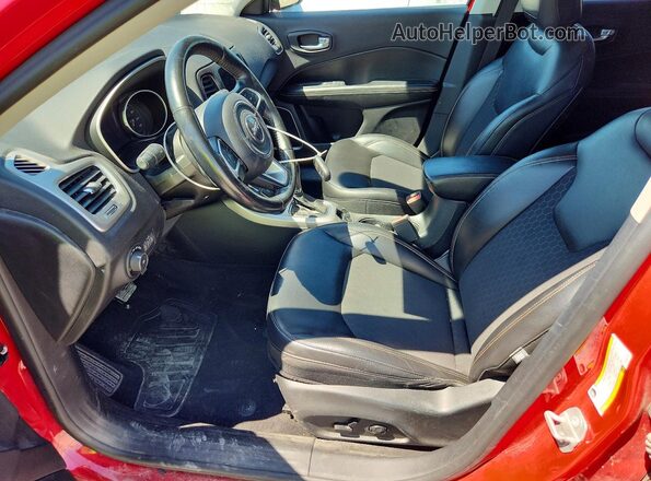 3C4NJDBB2JT256766 2018 JEEP COMPASS Красный Вид салона спереди