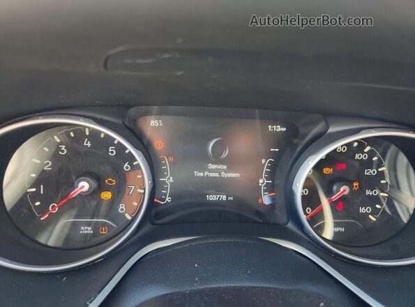 3C4NJDBB2JT256766 2018 JEEP COMPASS Красный Вид щитка приборов