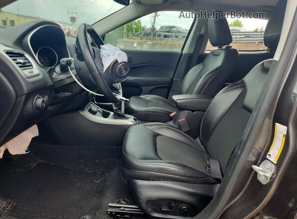 3C4NJDBB2JT434868 2018 JEEP COMPASS Черный Вид салона спереди