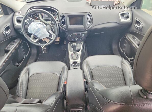 3C4NJDBB2JT434868 2018 JEEP COMPASS Черный Вид панели приборов