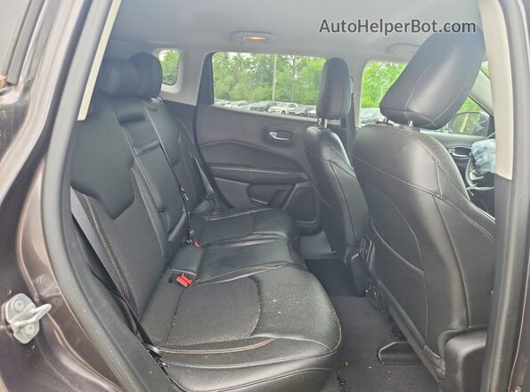 3C4NJDBB2JT434868 2018 JEEP COMPASS Черный Вид задней части салона