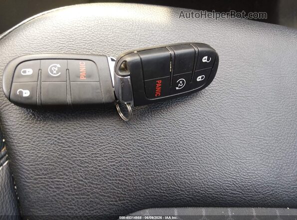 3C4NJDBB2KT670082 2019 JEEP COMPASS Red Vista del salpicadero