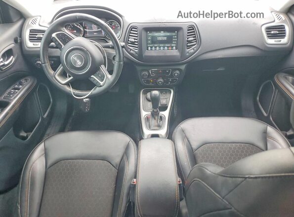 3C4NJDBB3JT270515 2018 JEEP COMPASS White Вид панелі приладів
