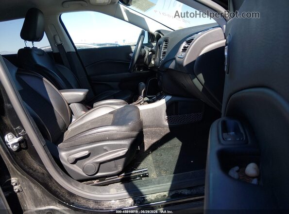 3C4NJDBB3JT349487 2018 JEEP COMPASS Black Widok wnętrza z przodu
