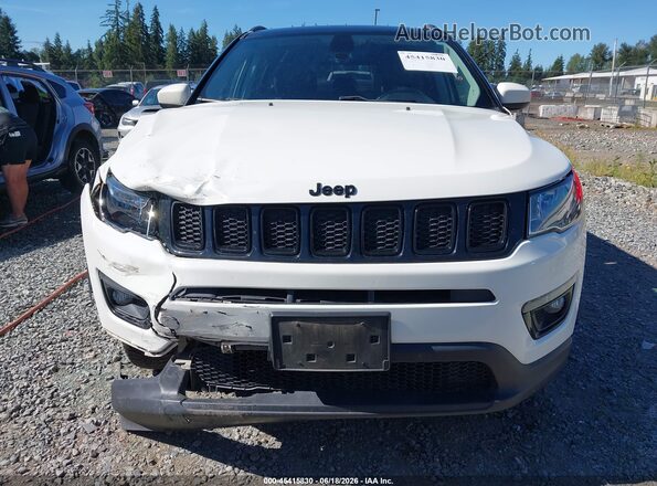3C4NJDBB3JT432837 2018 JEEP COMPASS Белый Вид щитка приборов