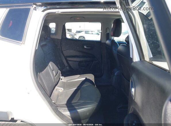 3C4NJDBB3JT432837 2018 JEEP COMPASS Белый 