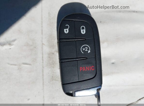 3C4NJDBB3JT432837 2018 JEEP COMPASS Белый Вид панели приборов