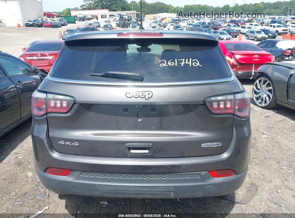 3C4NJDBB3JT456992 2018 JEEP COMPASS Серый 