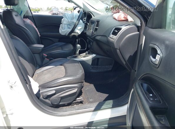 3C4NJDBB3KT662220 2019 JEEP COMPASS White Front interior view
