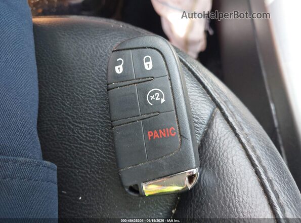 3C4NJDBB3KT662220 2019 JEEP COMPASS White Dashboard view