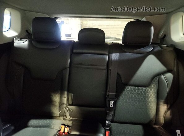 3C4NJDBB3KT734405 2019 JEEP COMPASS White Widok tylnych siedzeń