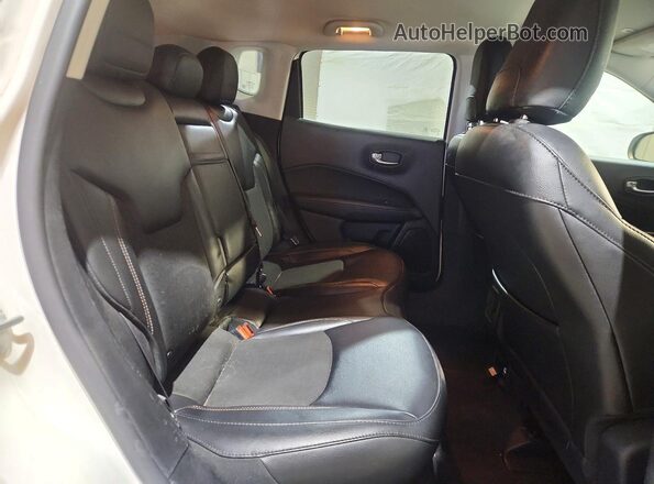 3C4NJDBB3KT734405 2019 JEEP COMPASS White Widok wnętrza z tyłu