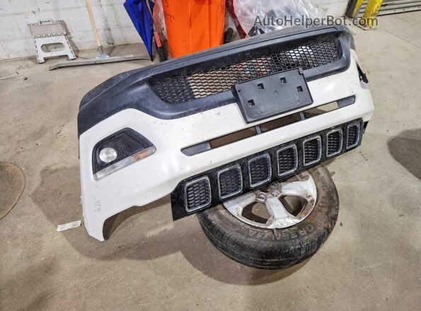 3C4NJDBB4JT112796 2018 JEEP COMPASS White VIN կոդի պիտակի տեսք