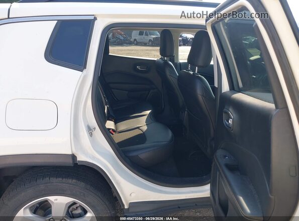 3C4NJDBB4KT670052 2019 JEEP COMPASS White VIN sticker view