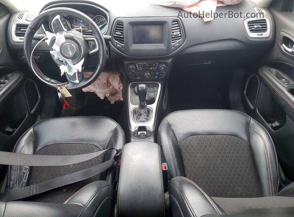 3C4NJDBB4LT258537 2020 JEEP COMPASS Темно-бордовый Вид панели приборов