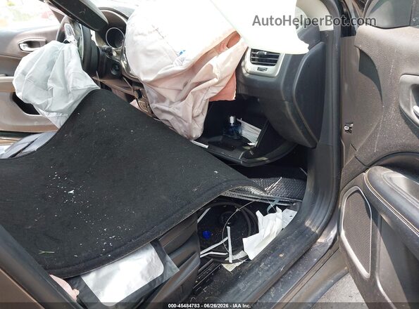 3C4NJDBB5JT112872 2018 JEEP COMPASS Gray Вид салону спереду