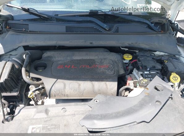3C4NJDBB5JT150229 2018 JEEP COMPASS White Вид ззаду