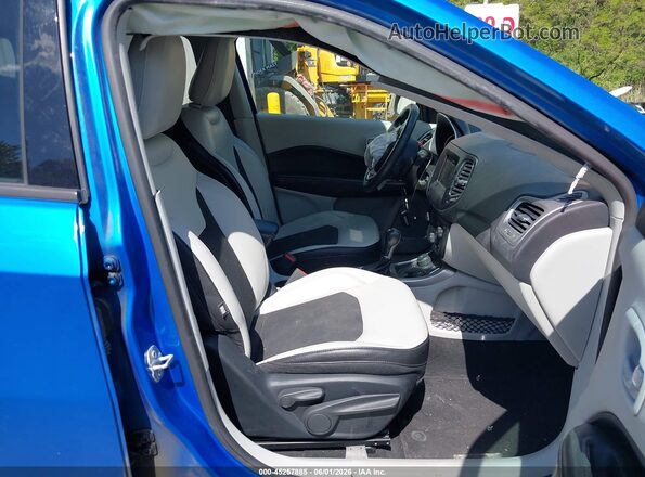 3C4NJDBB5JT283850 2018 JEEP COMPASS Blue Front interior view