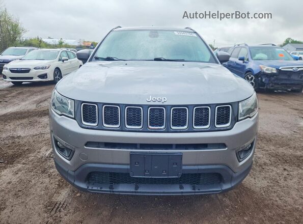 3C4NJDBB5JT307077 2018 JEEP COMPASS Silver 