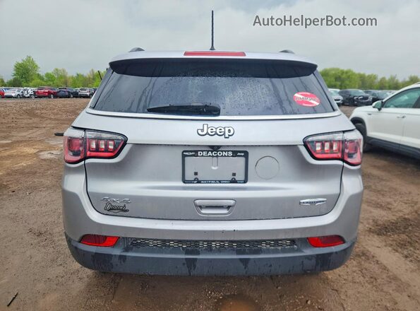 3C4NJDBB5JT307077 2018 JEEP COMPASS Silver 