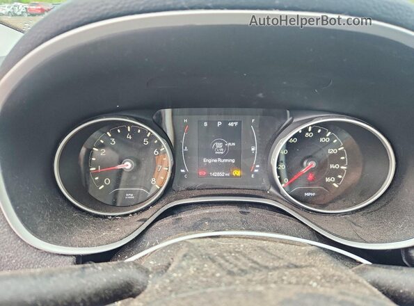 3C4NJDBB5JT307077 2018 JEEP COMPASS Silver 