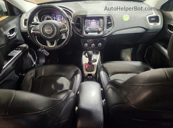 3C4NJDBB5JT307077 2018 JEEP COMPASS Silver 