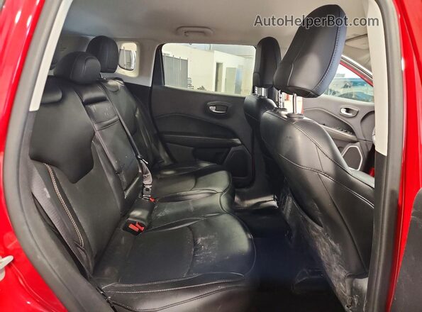 3C4NJDBB5KT839401 2019 JEEP COMPASS Красный Вид задней части салона