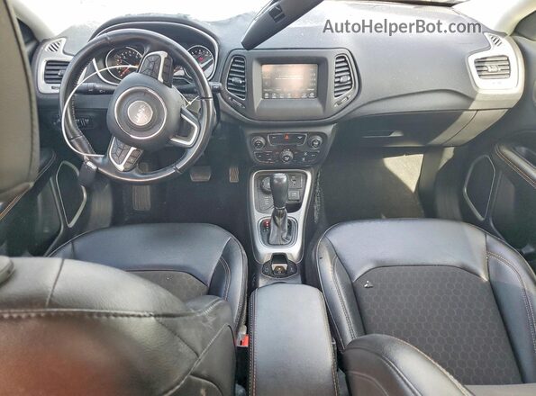 3C4NJDBB5LT132994 2020 JEEP COMPASS Серый Вид панели приборов