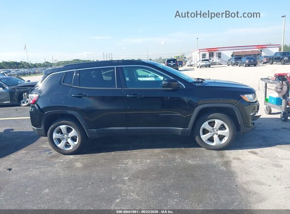 3C4NJDBB5MT562400 2021 JEEP COMPASS Черный Вид щитка приборов