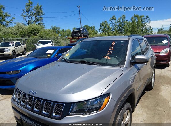 3C4NJDBB6JT418379 2018 JEEP COMPASS Gray Front view