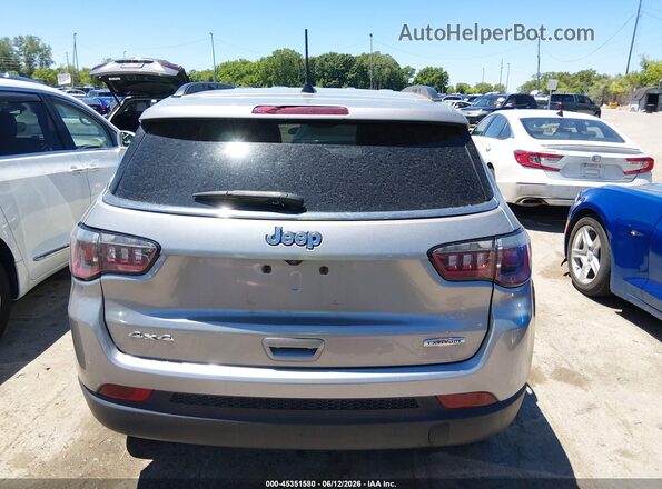 3C4NJDBB6JT418379 2018 JEEP COMPASS Gray 