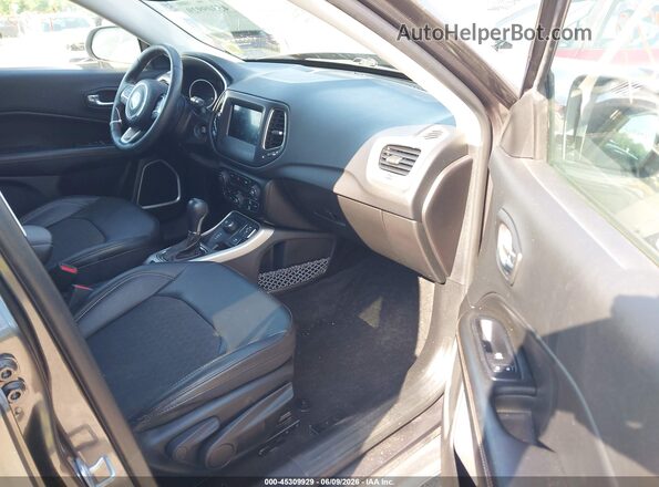 3C4NJDBB6KT800820 2019 JEEP COMPASS Серый Вид салона спереди